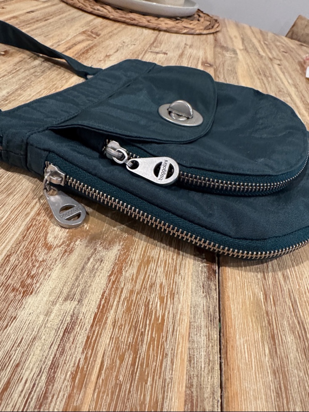 Baggallini Dark Green Crossbody Bag EUC - Picture 14 of 14